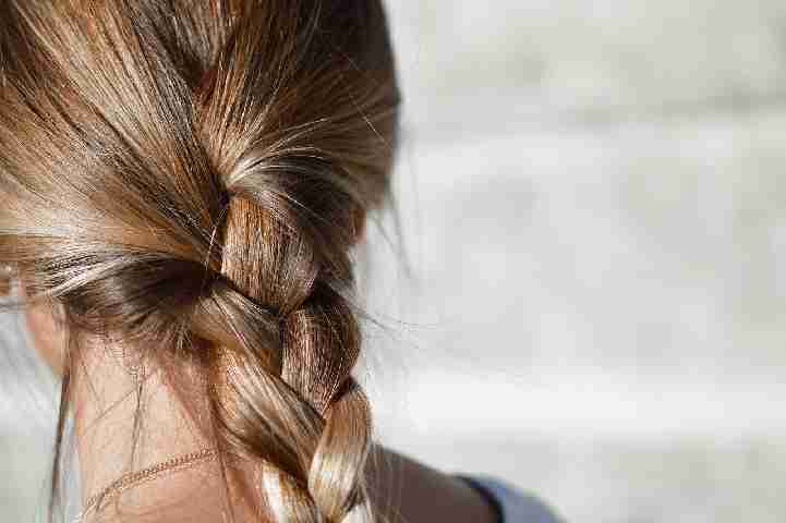 Escolha de pomadas modeladoras de cabelos deve seguir lista da Anvisa
